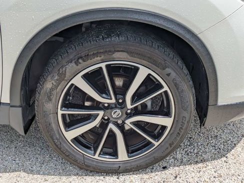 Used 2019 Nissan Rogue SL w/ Premium Package AWD/4WD image 10
