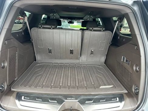 Used 2023 GMC Yukon XL Denali RWD image 26