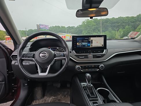 Used 2023 Nissan Altima 2.5 SV w/ SV Premium Package AWD/4WD image 11