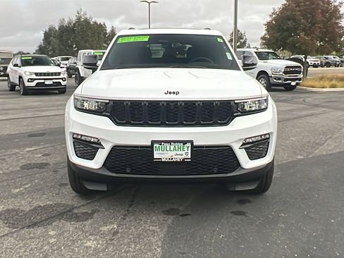 New 2025 Jeep Grand Cherokee Limited w/ Luxury Tech Group II image 8