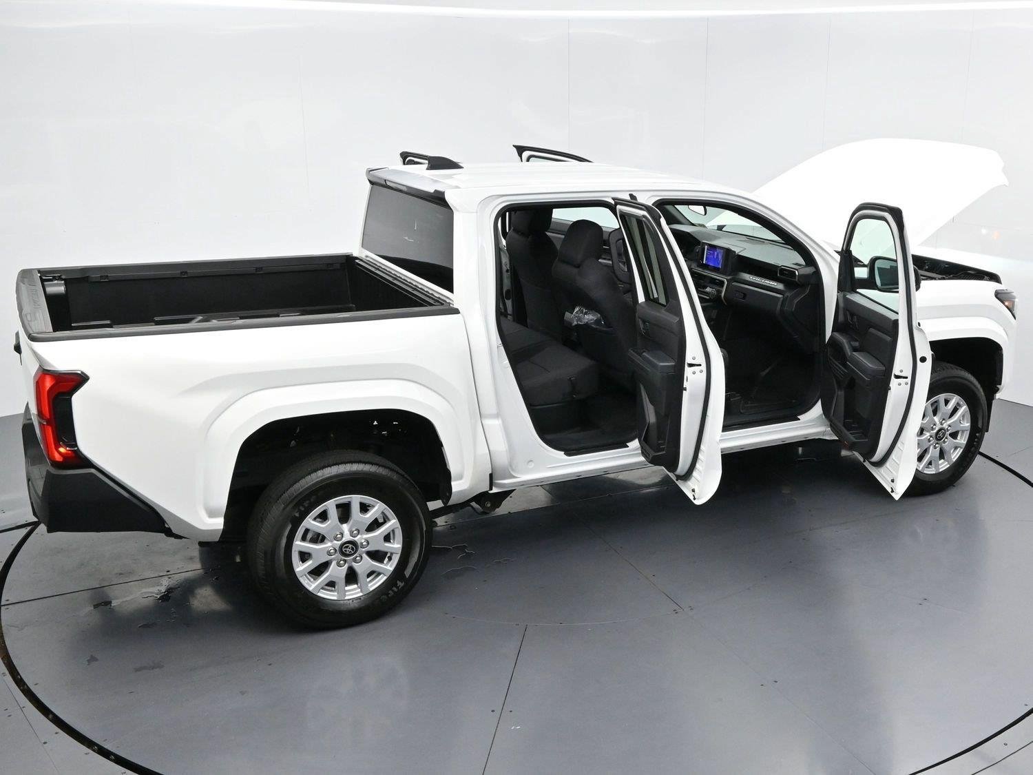 Used 2024 Toyota Tacoma SR AWD/4WD image 41