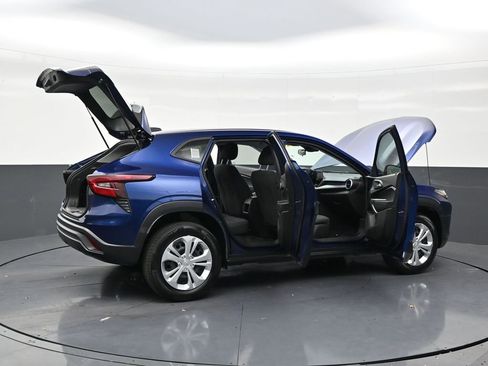 Used 2024 Chevrolet Trax LS FWD image 29
