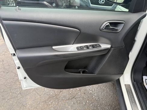 Used 2016 Dodge Journey SE w/ Flexible Seating Group FWD image 18