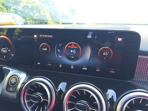 Used 2022 Mercedes-Benz GLB 250 image 29