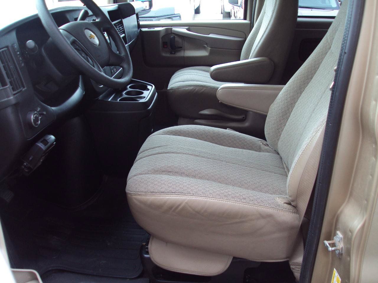 Used 2011 Chevrolet Express 1500 LT w/ LT Preferred Equipment Group AWD/4WD image 20