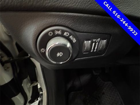 Used 2018 Jeep Compass Latitude w/ Cold Weather Group image 22