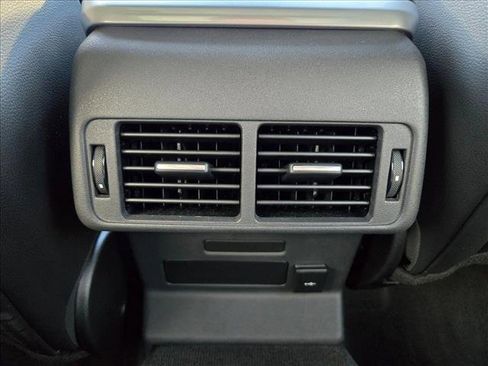 Certified 2022 Land Rover Range Rover Velar R-Dynamic S image 18