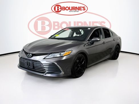 Used 2022 Toyota Camry XLE AWD/4WD image 6