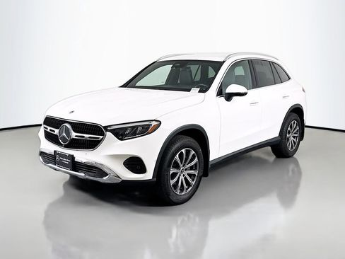 Used 2024 Mercedes-Benz GLC 300 4MATIC image 3