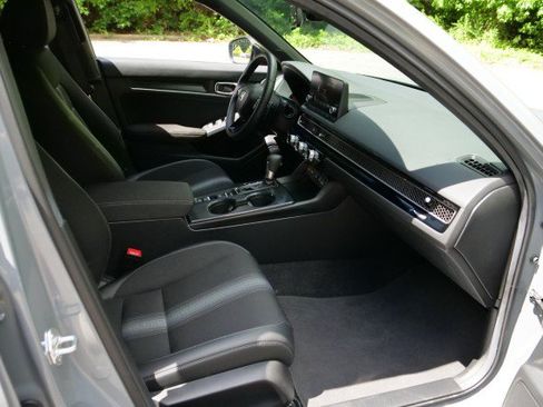 Used 2025 Honda Civic Sport image 33