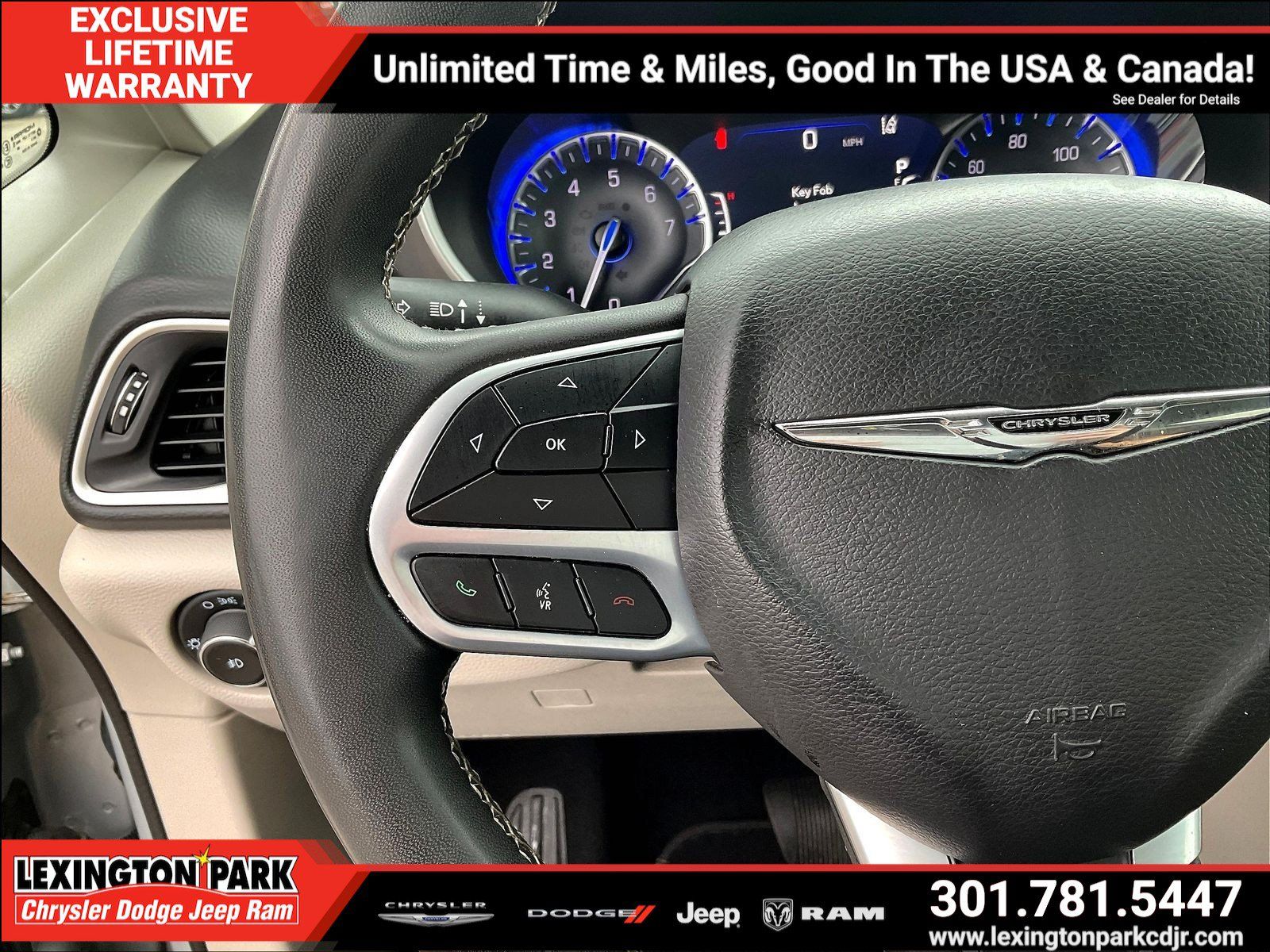 Used 2024 Chrysler Pacifica Touring-L FWD image 11