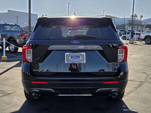 Certified 2022 Ford Explorer XLT w/ Equipment Group 202A image 5