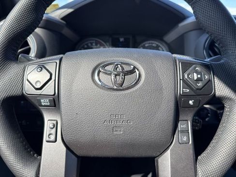 Used 2022 Toyota Tacoma TRD Off-Road AWD/4WD image 16