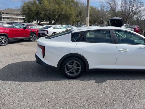 Used 2025 Kia K4 LXS image 12