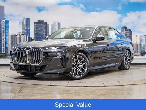 Used 2025 BMW 750e xDrive w/ Premium Package AWD/4WD image 2