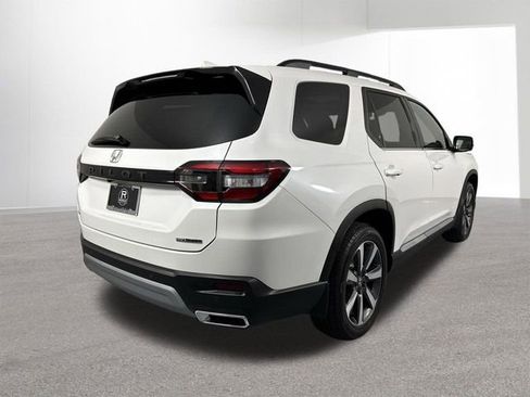 Certified 2025 Honda Pilot Touring image 38