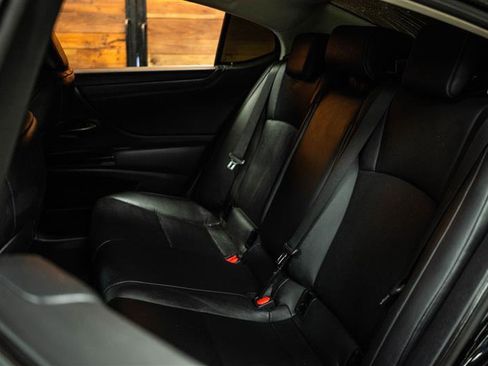 Used 2023 Lexus ES 350 w/ Premium Package FWD image 9