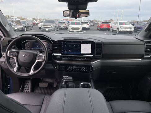 Used 2024 Chevrolet Silverado 1500 LT Trail Boss w/ LT Trail Boss Premium Package image 17