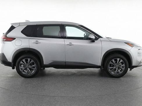 Used 2025 Nissan Rogue SV image 11