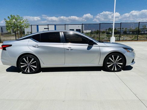Used 2022 Nissan Altima 2.5 SR image 3