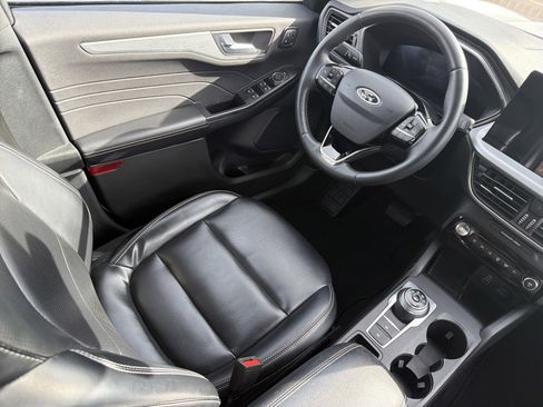 Used 2024 Ford Escape Platinum image 9