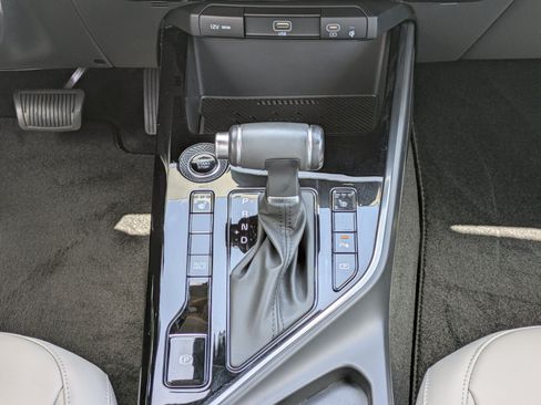 Certified 2023 Kia Niro EX FWD image 16
