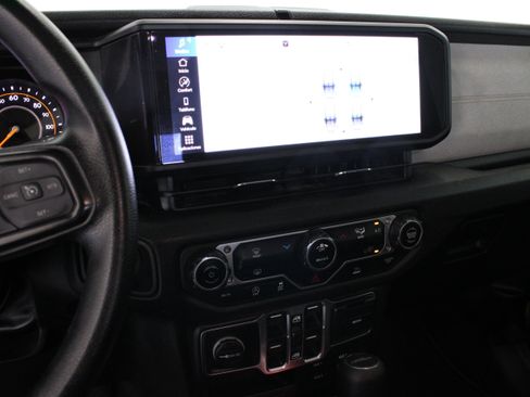Used 2025 Jeep Gladiator Sport AWD/4WD image 15