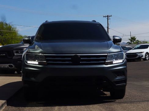 Used 2018 Volkswagen Tiguan SE w/ Panoramic Sunroof Package image 17