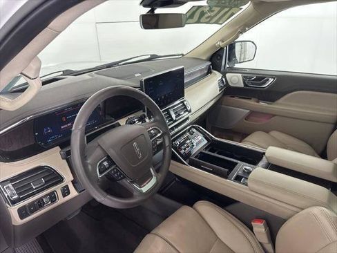 Used 2022 Lincoln Navigator Reserve image 10