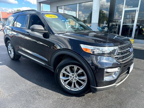 Used 2020 Ford Explorer XLT w/ Equipment Group 202A image 2