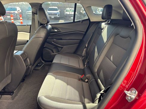 Used 2025 Chevrolet Trax LT image 25