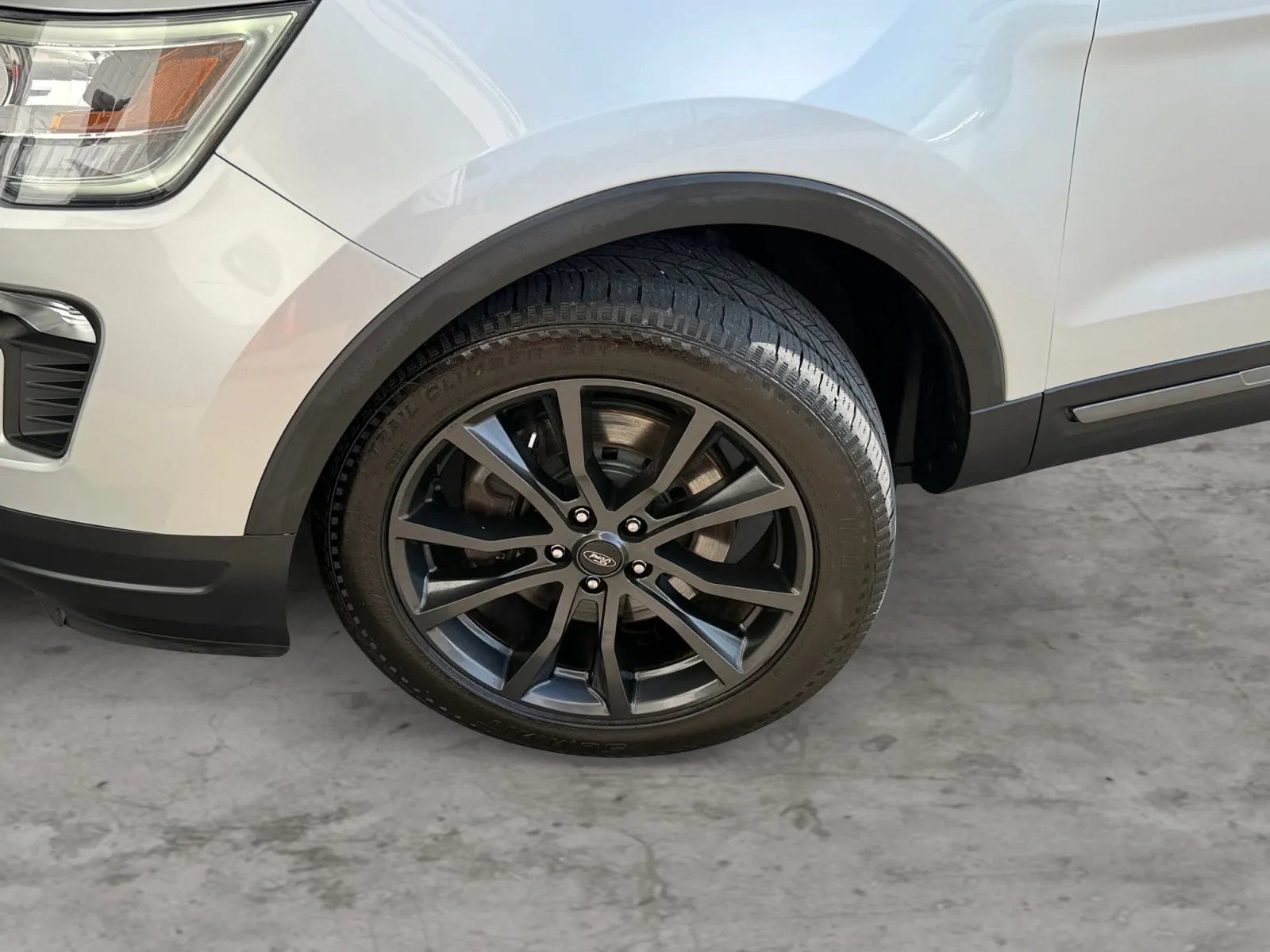 Used 2019 Ford Explorer XLT w/ Equipment Group 202A AWD/4WD image 43