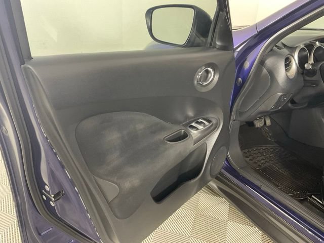 Used 2015 Nissan Juke S FWD image 17