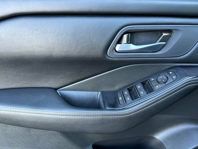 Used 2026 Nissan Rogue SV FWD image 13