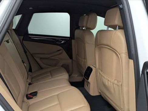 Used 2019 Porsche Macan w/ Premium Package Plus AWD/4WD image 17