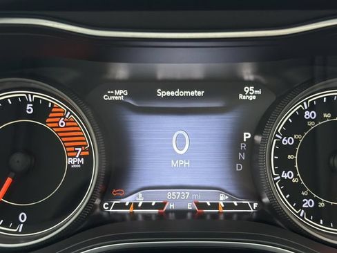 Used 2019 Jeep Cherokee Trailhawk AWD/4WD image 27