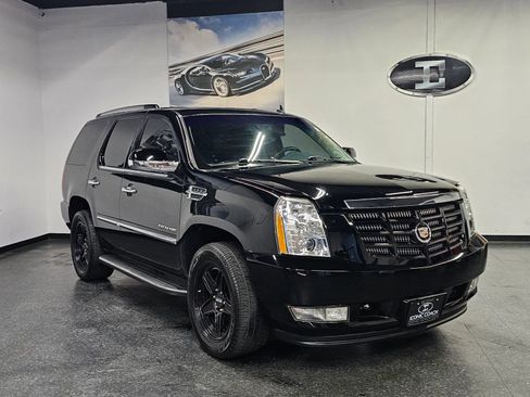 Used 2013 Cadillac Escalade 2WD image 3