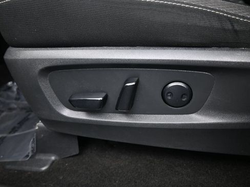 Used 2025 Nissan Pathfinder SV FWD image 13