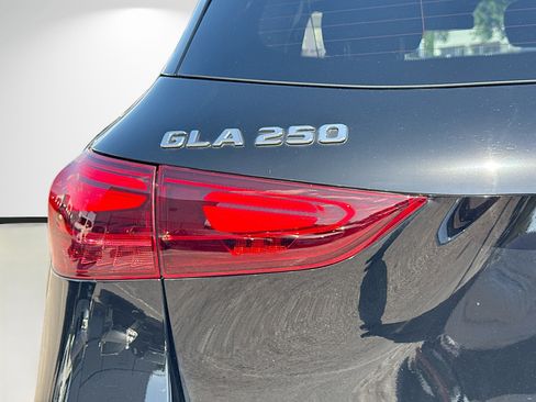 Used 2025 Mercedes-Benz GLA 250 image 10