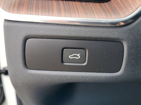Certified 2024 Volvo XC60 B5 Plus w/ Protection Package Premier AWD/4WD image 18