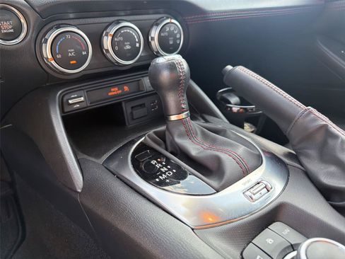 Used 2019 MAZDA MX-5 Miata RF Grand Touring RWD image 11