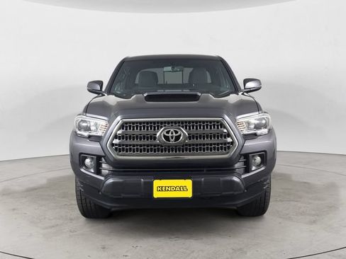 Used 2017 Toyota Tacoma TRD Sport w/ Tow Package (A/T) AWD/4WD image 2