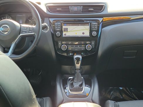 Used 2017 Nissan Rogue Sport SL FWD image 16