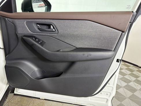 Used 2023 Nissan Rogue S image 14