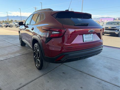 Used 2024 Chevrolet Trax RS w/ Driver Confidence Package image 5