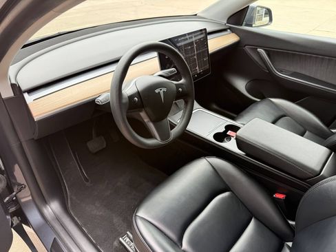 Used 2021 Tesla Model Y Long Range AWD/4WD image 2