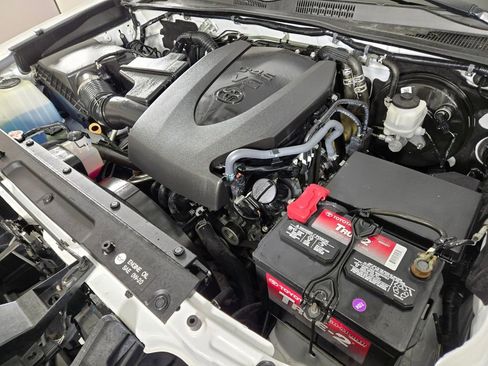 Used 2019 Toyota Tacoma TRD Off-Road w/ Technology Package RWD image 24