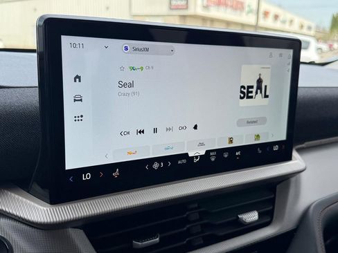 Used 2025 Ford Explorer Active AWD/4WD image 24