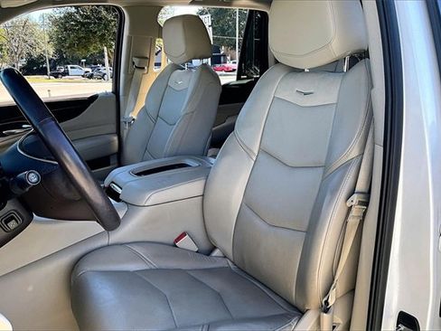 Used 2017 Cadillac Escalade Luxury image 18