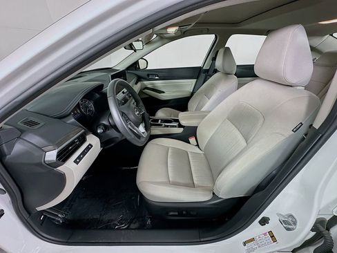 Certified 2024 Nissan Altima 2.5 SV w/ SV Premium Package AWD/4WD image 29